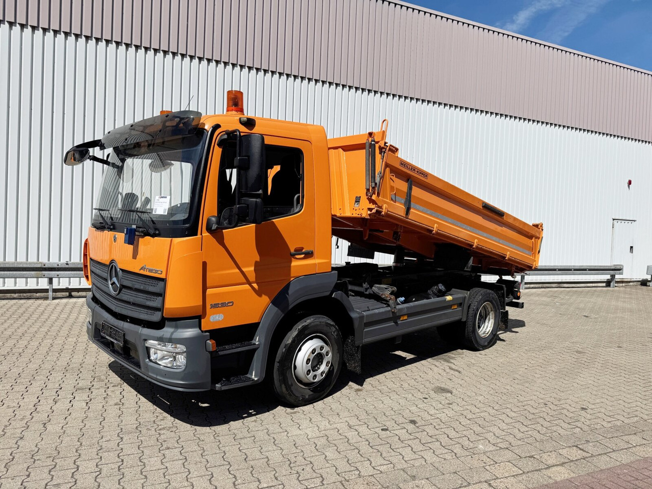 Mercedes-Benz Atego 1530 K 4x2 Atego 1530 K 4x2, Meiller 3-Seiten, 2x AHK - Camion benne: photos 1 Mercedes-Benz Atego 1530 K 4x2 Atego 1530 K 4x2, Meiller 3-Seiten, 2x AHK - Camion benne: photos 1