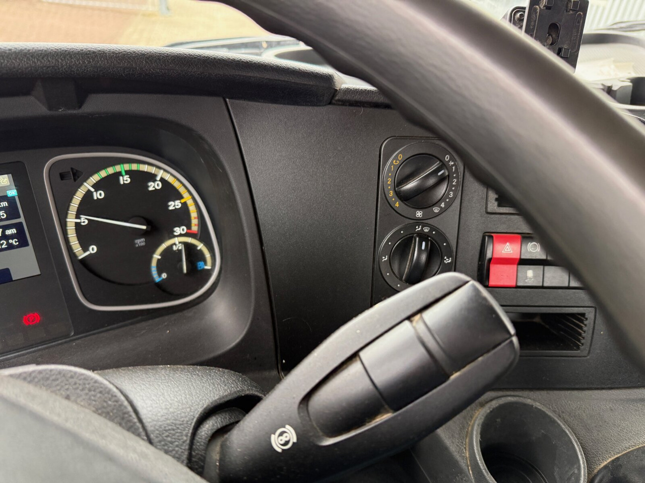 Mercedes-Benz Atego 1630 K 4x2 Atego 1630 K 4x2, Meiller 3-Seiten, 2 x AHK Öl - Camion benne: photos 5 Mercedes-Benz Atego 1630 K 4x2 Atego 1630 K 4x2, Meiller 3-Seiten, 2 x AHK Öl - Camion benne: photos 5