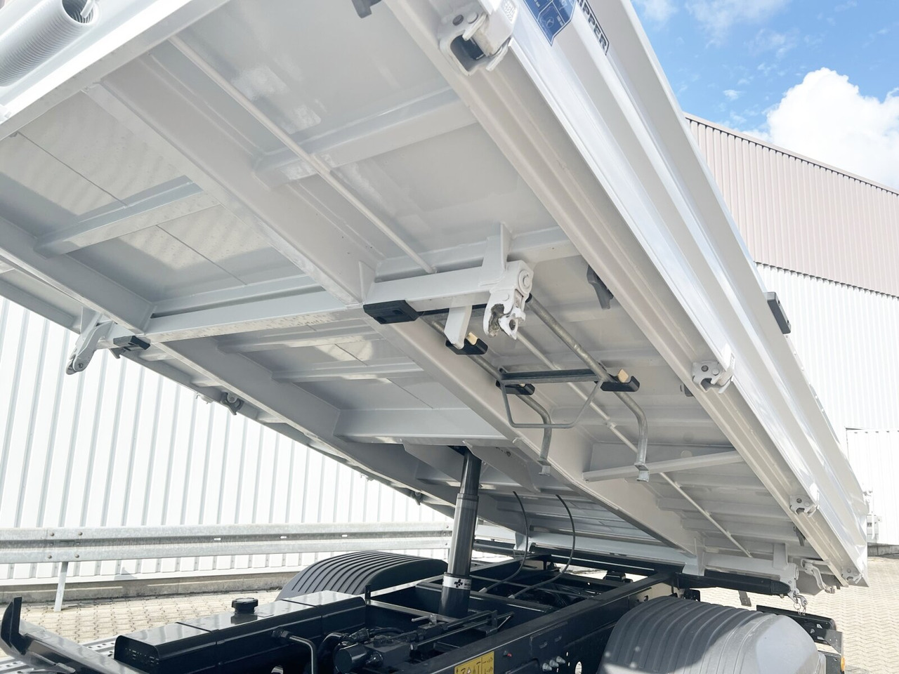 Camion benne Mercedes-Benz Atego 818/23 K 4x2 Atego 818/23 K 4x2, 2x AHK, Meiller-Kipper, mehrfach Vorhanden!: photos 9 Camion benne Mercedes-Benz Atego 818/23 K 4x2 Atego 818/23 K 4x2, 2x AHK, Meiller-Kipper, mehrfach Vorhanden!: photos 9