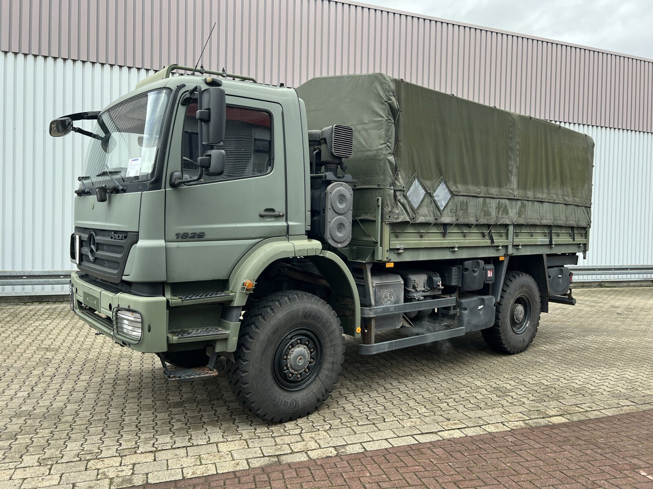 Mercedes-Benz Axor 1829 A 4x4 Axor 1829 A 4x4, Ex- - Camion plateau: photos 1 Mercedes-Benz Axor 1829 A 4x4 Axor 1829 A 4x4, Ex- - Camion plateau: photos 1