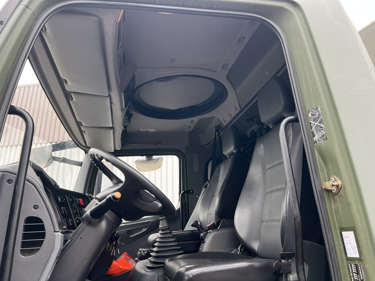 Mercedes-Benz Axor 1829 A 4x4 Axor 1829 A 4x4, Ex- - Camion plateau: photos 3 Mercedes-Benz Axor 1829 A 4x4 Axor 1829 A 4x4, Ex- - Camion plateau: photos 3