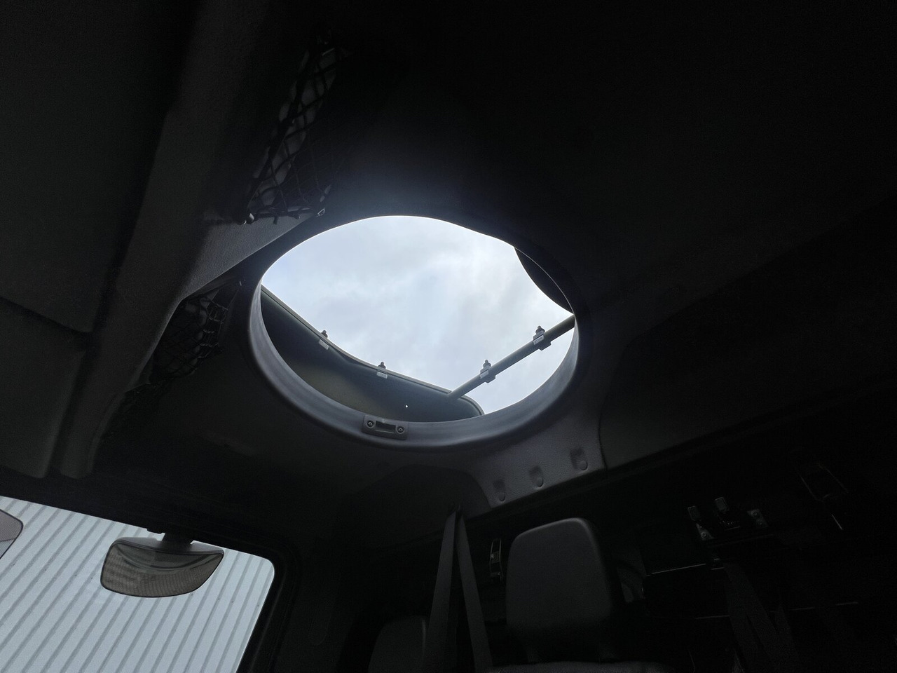 Mercedes-Benz Axor 1829 A 4x4 Axor 1829 A 4x4, Ex- - Camion plateau: photos 5 Mercedes-Benz Axor 1829 A 4x4 Axor 1829 A 4x4, Ex- - Camion plateau: photos 5