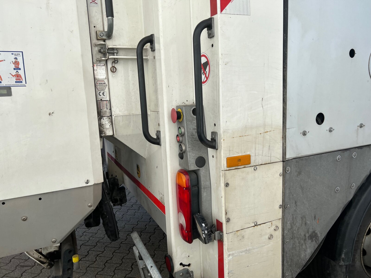 Châssis cabine Mercedes-Benz Econic 2635 LL 6x2/4 NLA Econic 2635 LL 6x2/4 NLA, Lenkachse, FAUN Rotopress 521L, Zöller-Schüttung: photos 10 Châssis cabine Mercedes-Benz Econic 2635 LL 6x2/4 NLA Econic 2635 LL 6x2/4 NLA, Lenkachse, FAUN Rotopress 521L, Zöller-Schüttung: photos 10