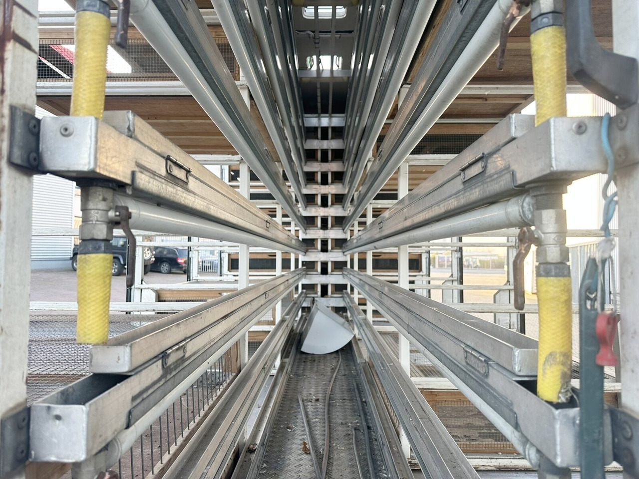 Mercedes-Benz LK 817 4x2 LK 817 4x2, Taubentransporter - Camion fourgon: photos 5 Mercedes-Benz LK 817 4x2 LK 817 4x2, Taubentransporter - Camion fourgon: photos 5