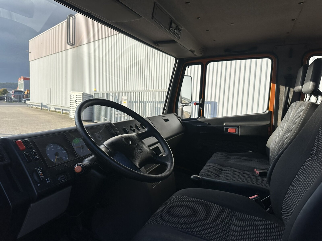 Mercedes-Benz Vario 813 D 4x2 Doka Vario 813 D 4x2 Doka, Meiller Kipper - Camion benne: photos 5 Mercedes-Benz Vario 813 D 4x2 Doka Vario 813 D 4x2 Doka, Meiller Kipper - Camion benne: photos 5