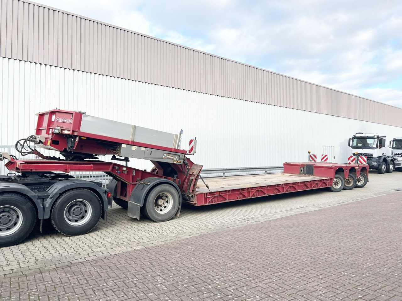 Nooteboom Euro-64-13 Euro-64-13, Jeepdolly, Tiefbett, Verbr. auf 3,2m, hydr. Lenkung - Semi-remorque surbaissé: photos 1 Nooteboom Euro-64-13 Euro-64-13, Jeepdolly, Tiefbett, Verbr. auf 3,2m, hydr. Lenkung - Semi-remorque surbaissé: photos 1