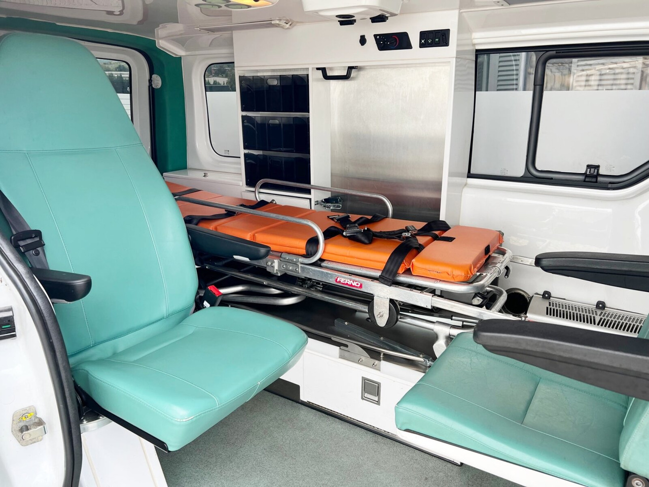 Ambulance Renault Trafik 2.0 dCi115 4x2 Trafik 2.0 dCi115 4x2, Krankentransporter: photos 11