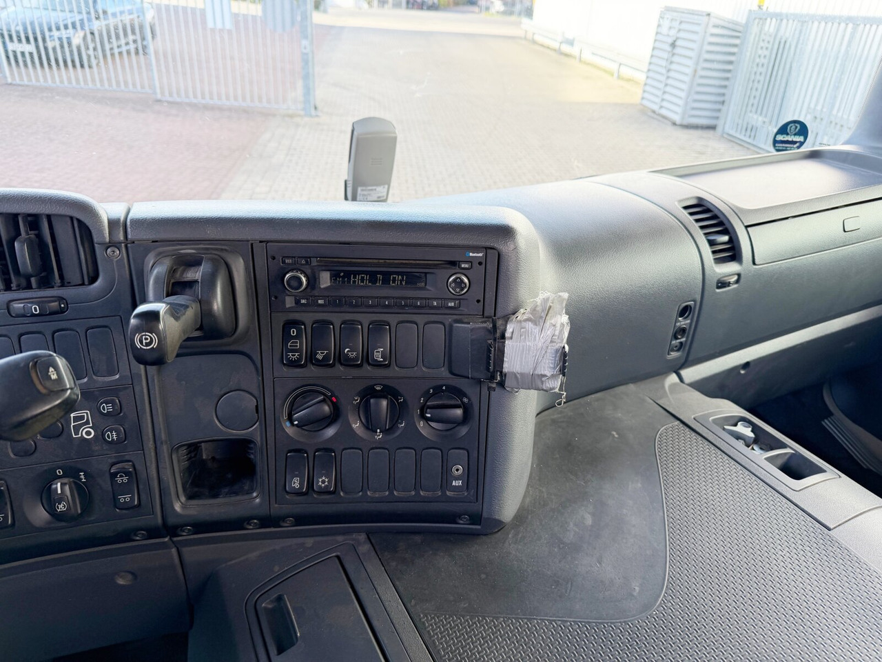 Scania P 320/400 6x2-4 P 320/400 6x2-4, Lenk-/Liftachse, Tele-Absetzanlage, Funk - Camion multibenne: photos 5 Scania P 320/400 6x2-4 P 320/400 6x2-4, Lenk-/Liftachse, Tele-Absetzanlage, Funk - Camion multibenne: photos 5