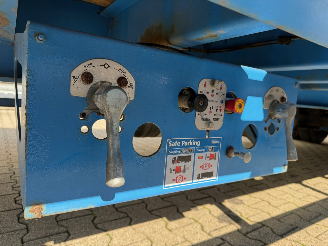 Scorpion 3-Achs Tiefladeanhänger Scorpion 3-Achs Tiefladeanhänger, Liftachse, pneumatische Auffahrrampen - Remorque porte-engin surbaissée: photos 3 Scorpion 3-Achs Tiefladeanhänger Scorpion 3-Achs Tiefladeanhänger, Liftachse, pneumatische Auffahrrampen - Remorque porte-engin surbaissée: photos 3