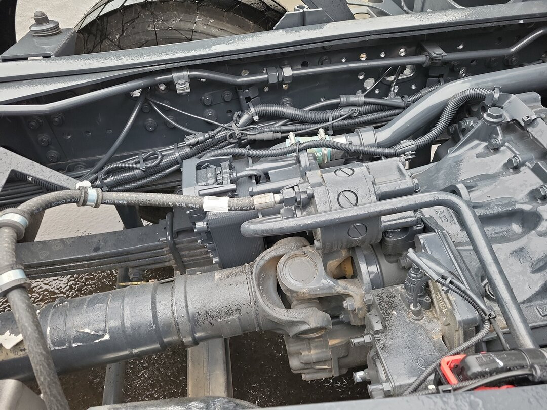 T-Way AT410T51 8x4 T-Way AT410T51 8x4, Retarder, Nebenantrieb, 4x VORHANDEN! - Châssis cabine: photos 5 T-Way AT410T51 8x4 T-Way AT410T51 8x4, Retarder, Nebenantrieb, 4x VORHANDEN! - Châssis cabine: photos 5