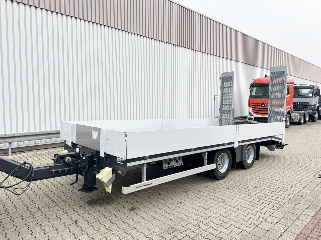 TAT-B 180 TAT-B 180, Neuwertig! - Remorque porte-engin surbaissée: photos 1 TAT-B 180 TAT-B 180, Neuwertig! - Remorque porte-engin surbaissée: photos 1