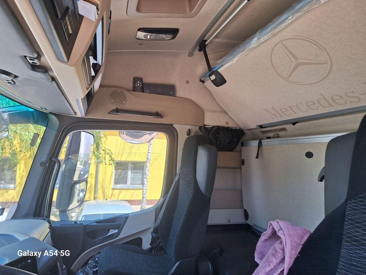 Mercedes-Benz Actros 1846 LS 4x2 Actros 1846 LS 4x2 MultimediaCockpit, StreamSpace, ADR - Tracteur routier: photos 5 Mercedes-Benz Actros 1846 LS 4x2 Actros 1846 LS 4x2 MultimediaCockpit, StreamSpace, ADR - Tracteur routier: photos 5