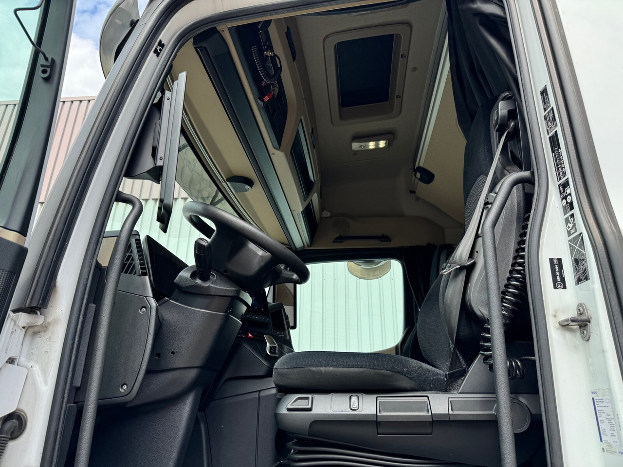 Photo d'intérieur 1: Tracteur routier Mercedes-Benz Actros 1848 LS 4x2 Actros 1848 LS 4x2, Vollumer ,Retarder