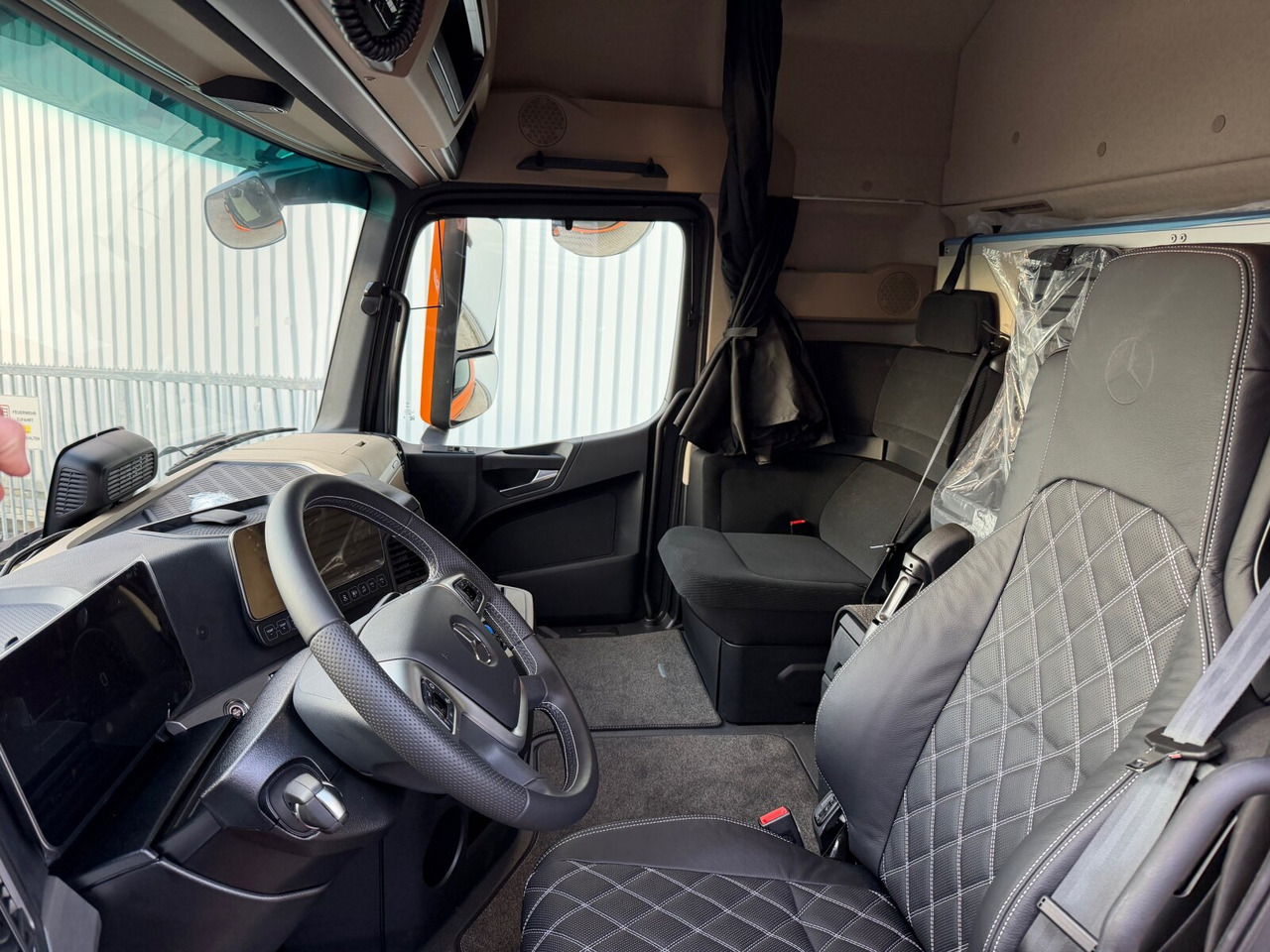 Mercedes-Benz Actros 3363 LS 6x4 Actros 3363 LS 6x4, Retarder, SoloStar, MultimediaCockpit, Navi, LED - Tracteur routier: photos 2 Mercedes-Benz Actros 3363 LS 6x4 Actros 3363 LS 6x4, Retarder, SoloStar, MultimediaCockpit, Navi, LED - Tracteur routier: photos 2