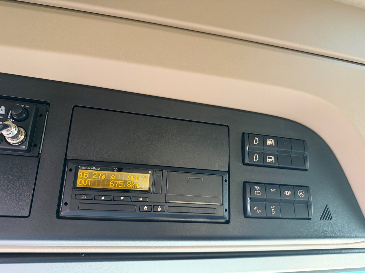 Mercedes-Benz Actros 3363 LS 6x4 Actros 3363 LS 6x4, Retarder, SoloStar, MultimediaCockpit, Navi, LED - Tracteur routier: photos 4 Mercedes-Benz Actros 3363 LS 6x4 Actros 3363 LS 6x4, Retarder, SoloStar, MultimediaCockpit, Navi, LED - Tracteur routier: photos 4