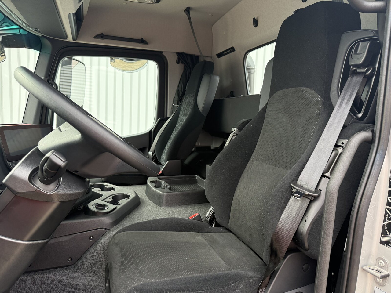 Mercedes-Benz Arocs 1853 AS 4x4 Arocs 1853 AS 4x4, Retarder, MultimediaCockpit, Navi - Tracteur routier: photos 4 Mercedes-Benz Arocs 1853 AS 4x4 Arocs 1853 AS 4x4, Retarder, MultimediaCockpit, Navi - Tracteur routier: photos 4