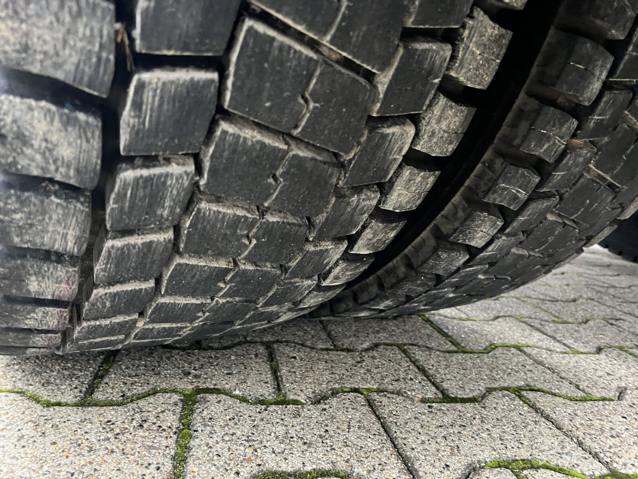 Stralis AD440S42T/P 4x2 Stralis AD440X42T/P 4x2, Ex- - Tracteur routier: photos 5 Stralis AD440S42T/P 4x2 Stralis AD440X42T/P 4x2, Ex- - Tracteur routier: photos 5