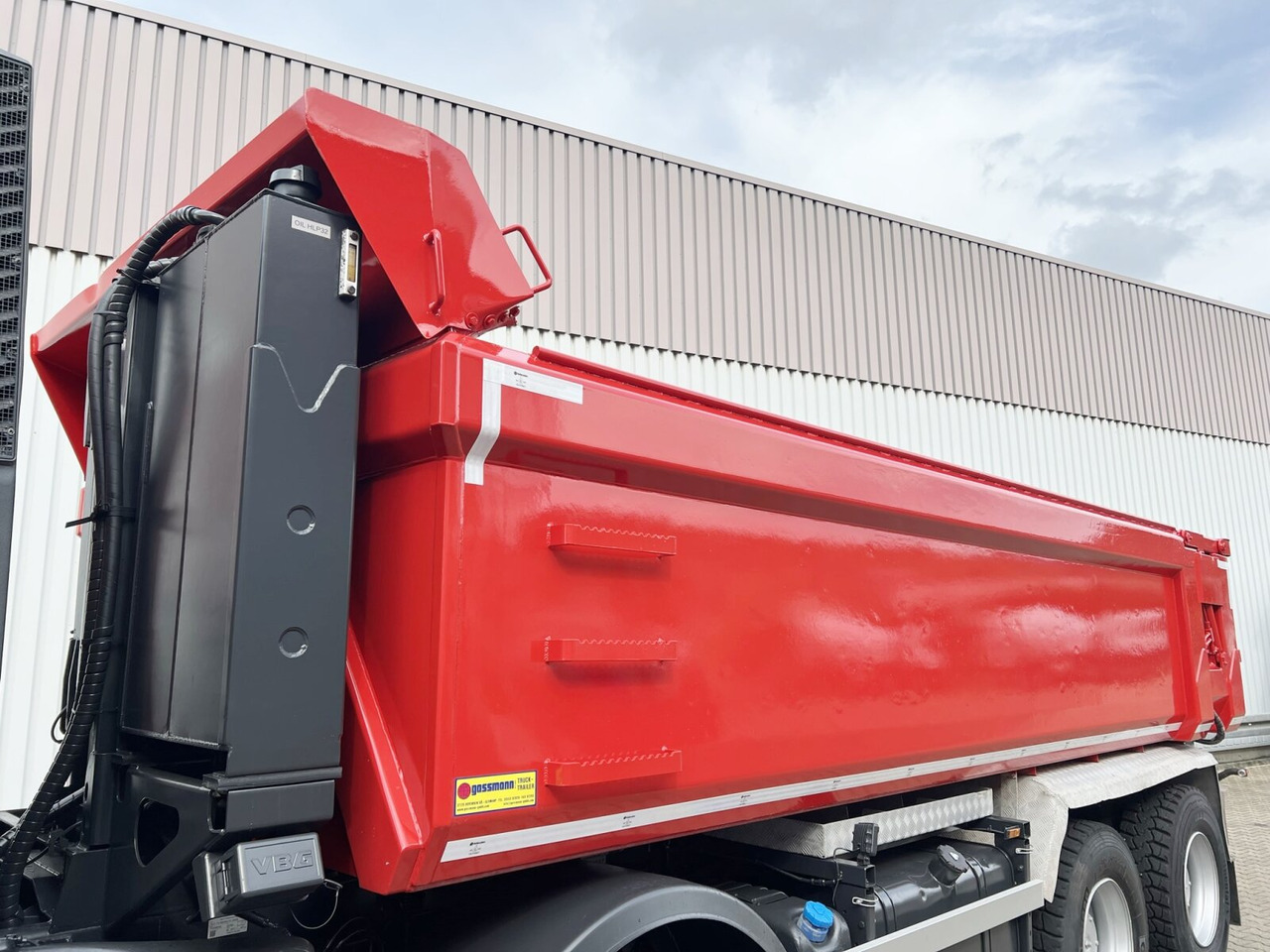 Trakker AD410T50 8x4 Trakker AD410T50 8x4, Stahlmulde ca. 16m³, hydr. Heckklappe - Camion benne: photos 4 Trakker AD410T50 8x4 Trakker AD410T50 8x4, Stahlmulde ca. 16m³, hydr. Heckklappe - Camion benne: photos 4