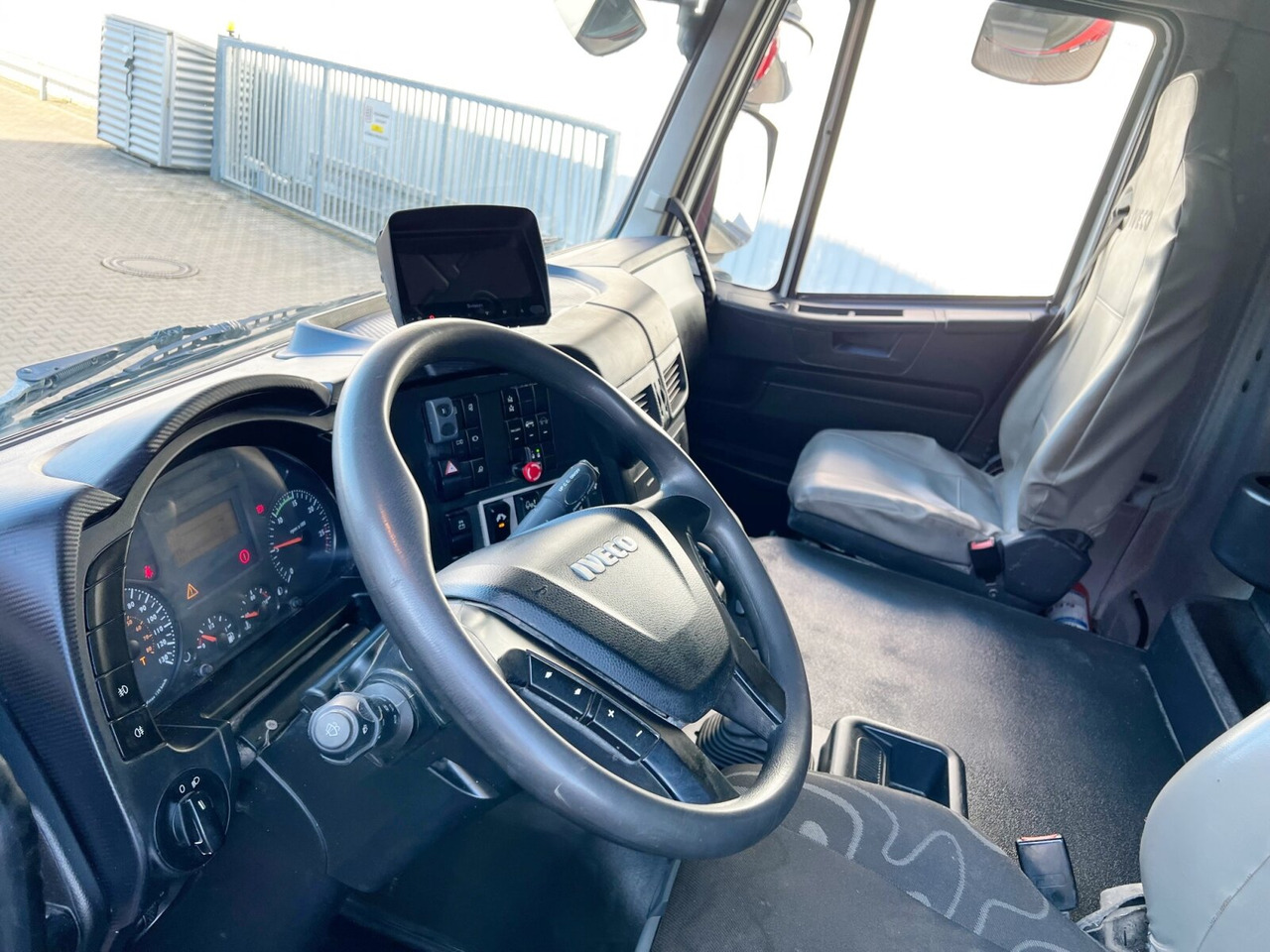 Trakker AD410T50 8x4 Trakker AD410T50 8x4, Stahlmulde ca. 16m³, hydr. Heckklappe - Camion benne: photos 3 Trakker AD410T50 8x4 Trakker AD410T50 8x4, Stahlmulde ca. 16m³, hydr. Heckklappe - Camion benne: photos 3