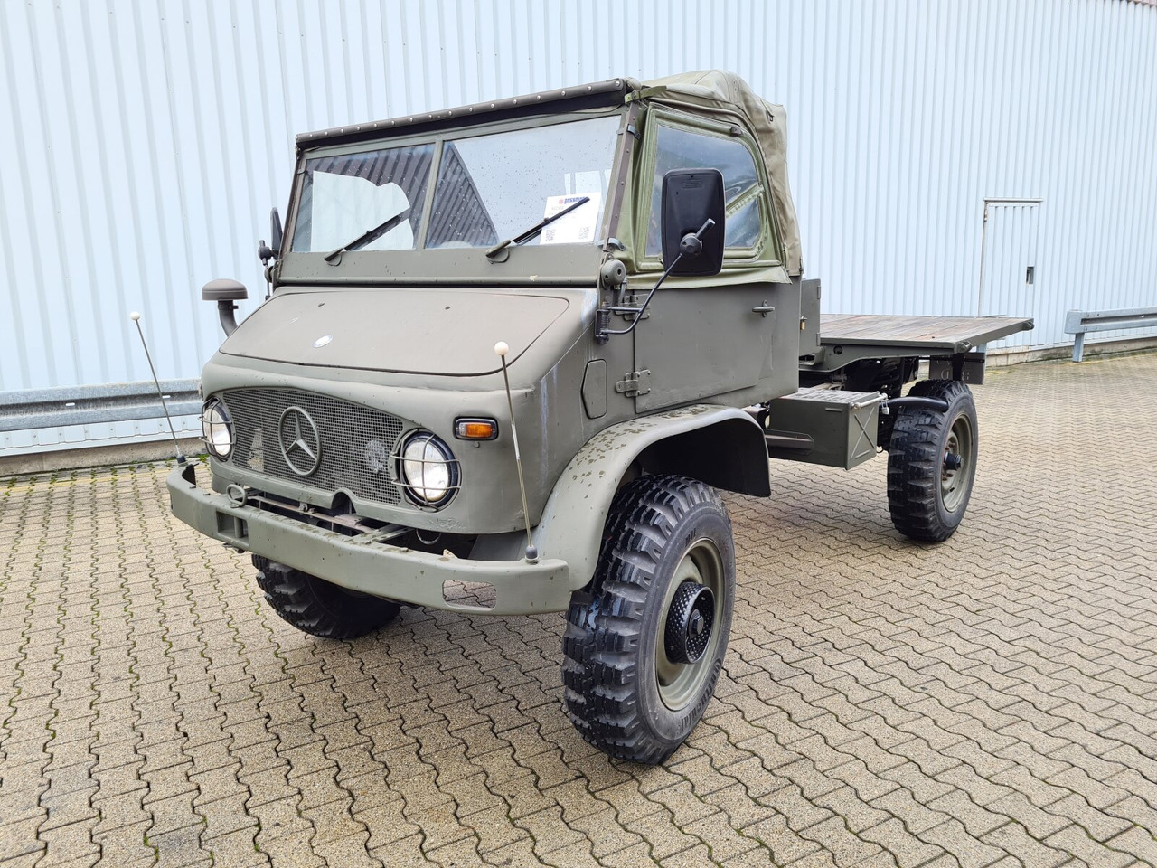 Unimog 404 4x4 S Cabrio 404 4x4 S Cabrio, Benziner - Camion plateau: photos 1 Unimog 404 4x4 S Cabrio 404 4x4 S Cabrio, Benziner - Camion plateau: photos 1