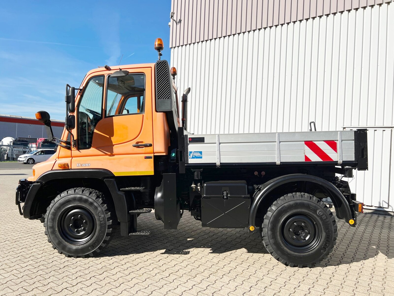 Unimog U 300 4x4 U 300 4x4, Kipper, Kommunalhydraulik, VarioPilot, Zapfwelle - Camion benne, Véhicule de voirie/ Spécial: photos 2 Unimog U 300 4x4 U 300 4x4, Kipper, Kommunalhydraulik, VarioPilot, Zapfwelle - Camion benne, Véhicule de voirie/ Spécial: photos 2
