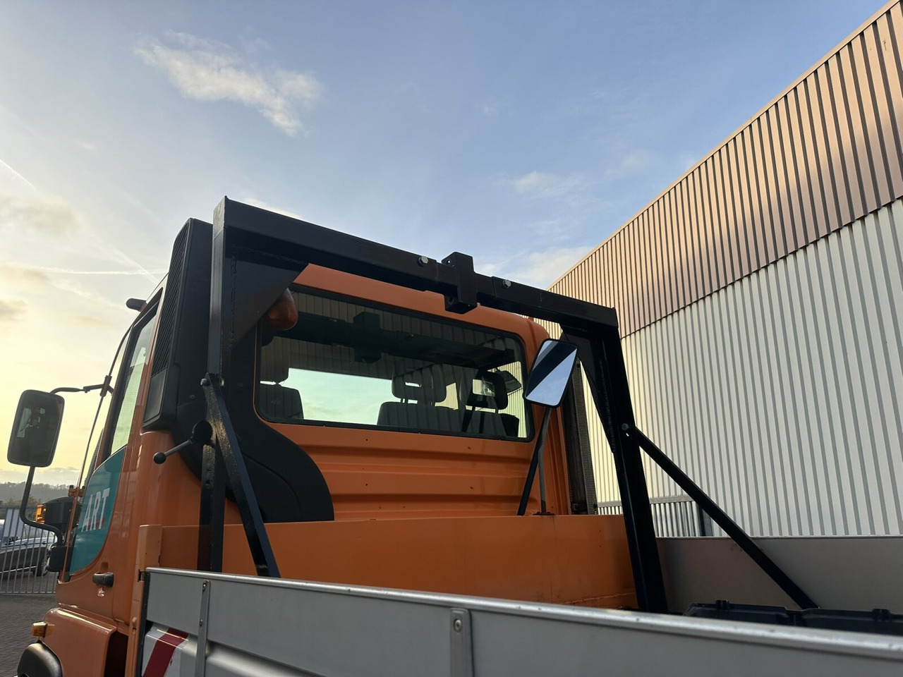 Unimog U300 405/10 4x4 U300 405/10 4x4, Kommunalhydraulik, Frontzapfwelle, Kipper - Véhicule utilitaire: photos 2 Unimog U300 405/10 4x4 U300 405/10 4x4, Kommunalhydraulik, Frontzapfwelle, Kipper - Véhicule utilitaire: photos 2