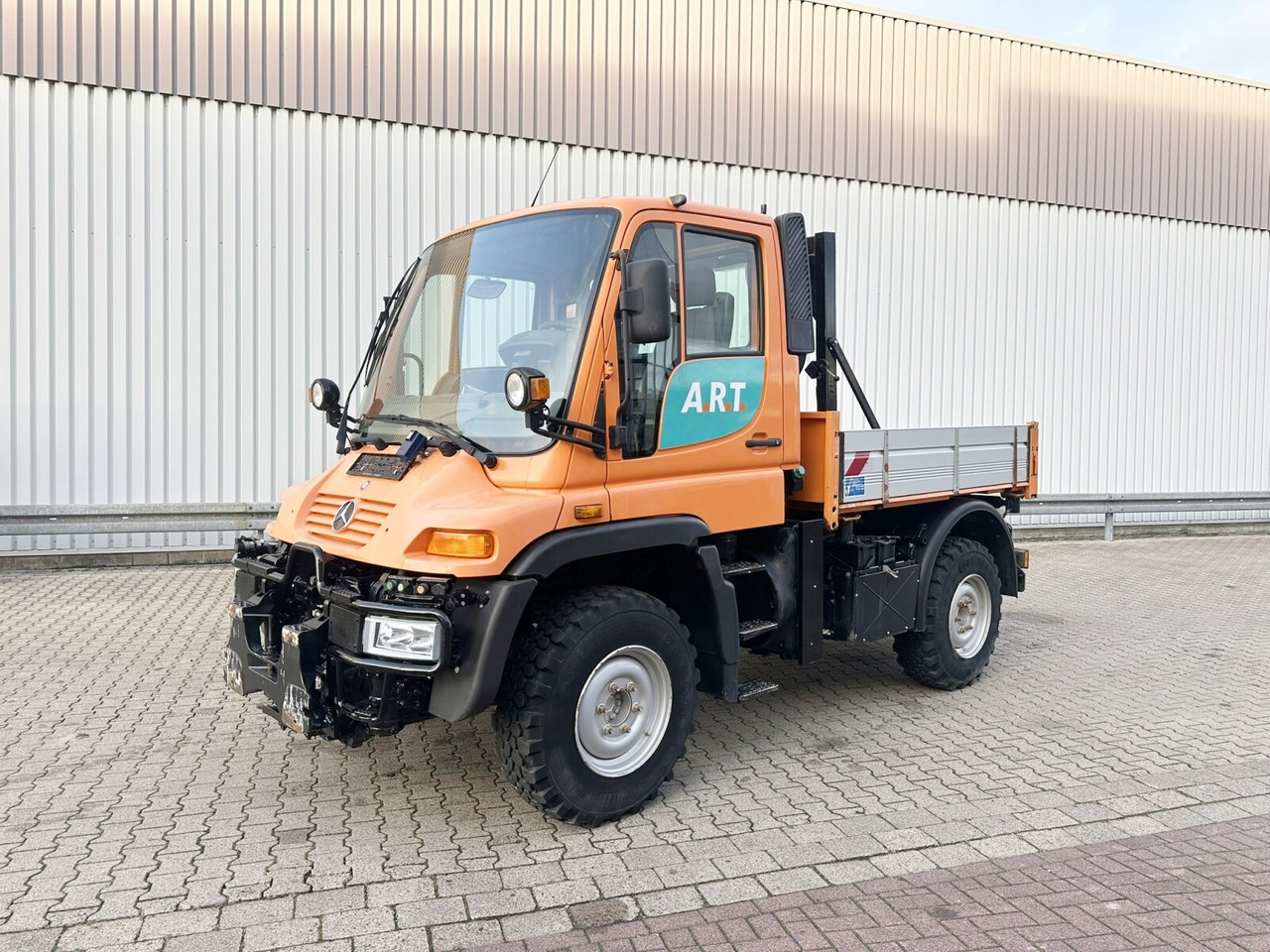Unimog U300 405/10 4x4 U300 405/10 4x4, Kommunalhydraulik, Frontzapfwelle, Kipper - Véhicule utilitaire: photos 1 Unimog U300 405/10 4x4 U300 405/10 4x4, Kommunalhydraulik, Frontzapfwelle, Kipper - Véhicule utilitaire: photos 1