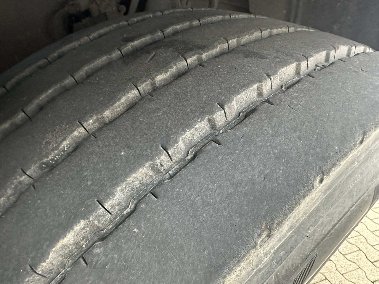 Volvo FM 400 6x4 R FM 400/6x4 R, VDL S-21-6200 4.50 bis 7.00m Container - Camion ampliroll: photos 5 Volvo FM 400 6x4 R FM 400/6x4 R, VDL S-21-6200 4.50 bis 7.00m Container - Camion ampliroll: photos 5