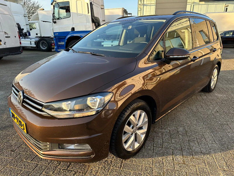 Volkswagen Touran 1.2 TSI COMFORTLINE + APK / TUV + 4 WINTER TYRES WITH RIMS + NAVI + MARGE - Voiture: photos 1 Volkswagen Touran 1.2 TSI COMFORTLINE + APK / TUV + 4 WINTER TYRES WITH RIMS + NAVI + MARGE - Voiture: photos 1