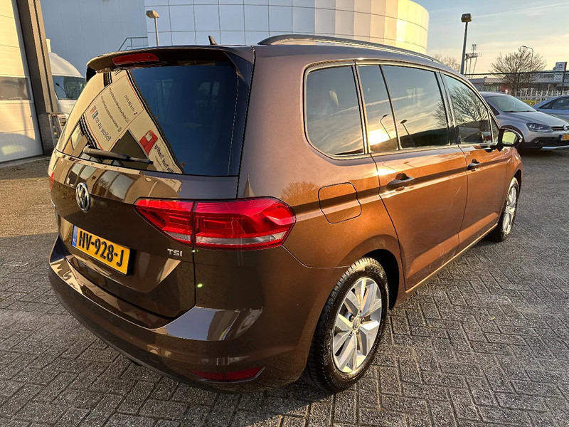 Volkswagen Touran 1.2 TSI COMFORTLINE + APK / TUV + 4 WINTER TYRES WITH RIMS + NAVI + MARGE - Voiture: photos 4 Volkswagen Touran 1.2 TSI COMFORTLINE + APK / TUV + 4 WINTER TYRES WITH RIMS + NAVI + MARGE - Voiture: photos 4