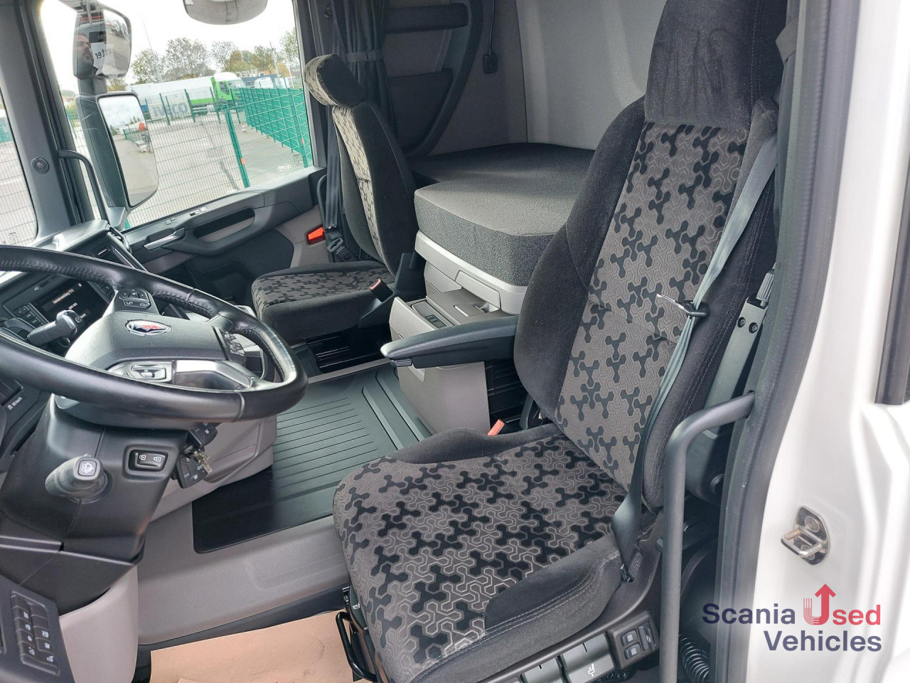 SCANIA R 460 A4x2NA, SUPER, NAVI, Standklima - Tracteur routier: photos 4 SCANIA R 460 A4x2NA, SUPER, NAVI, Standklima - Tracteur routier: photos 4