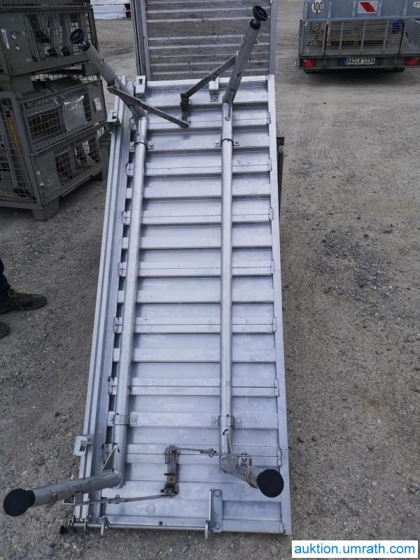 Posten Konvolut Zarges Plattform Laufsteg Bühne Überstieg Gehsteig Sockel Treppen Aluminium hochwertig - Équipement de garage: photos 3 Posten Konvolut Zarges Plattform Laufsteg Bühne Überstieg Gehsteig Sockel Treppen Aluminium hochwertig - Équipement de garage: photos 3