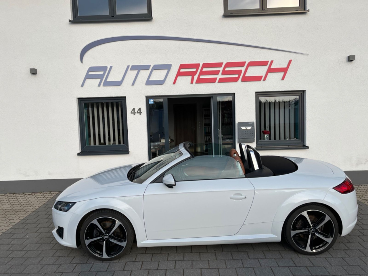 Audi TT Roadster 2.0 TFSI quattro - Voiture: photos 5 Audi TT Roadster 2.0 TFSI quattro - Voiture: photos 5