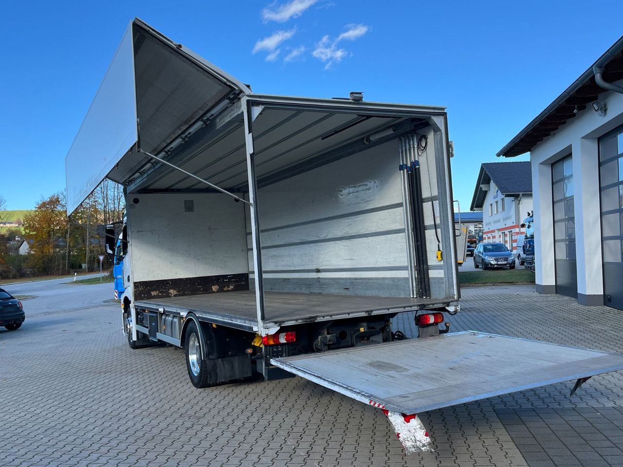 Mercedes-Benz Antos 1836 Klappwand Getränkekoffer beheizt - Camion pour le transport de boissons: photos 5 Mercedes-Benz Antos 1836 Klappwand Getränkekoffer beheizt - Camion pour le transport de boissons: photos 5