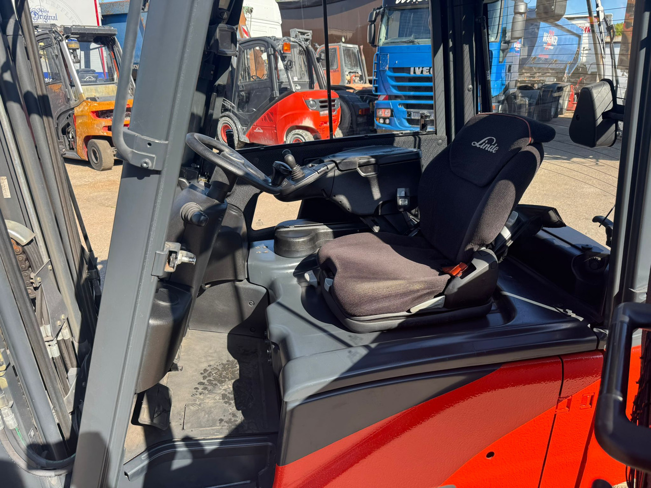 LINDE E20PHL-02 Elektro Triplex Kabine Heizung integriertes Ladegerät - Chariot élévateur électrique: photos 5 LINDE E20PHL-02 Elektro Triplex Kabine Heizung integriertes Ladegerät - Chariot élévateur électrique: photos 5