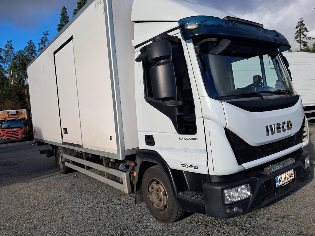 Iveco Eurocargo 100 E21 - Camion fourgon: photos 2 Iveco Eurocargo 100 E21 - Camion fourgon: photos 2