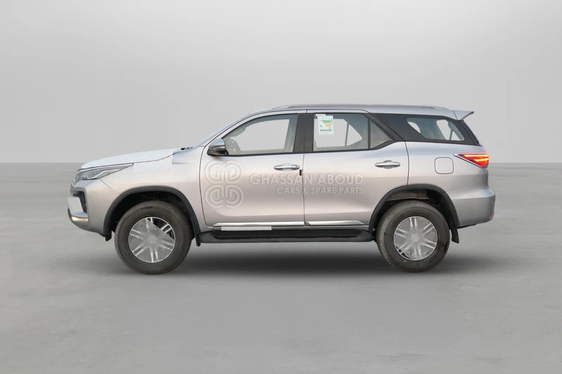 Toyota Fortuner  4x4 - SUV: photos 3 Toyota Fortuner  4x4 - SUV: photos 3