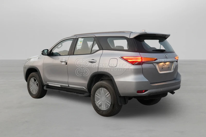 Toyota Fortuner  4x4 - SUV: photos 4 Toyota Fortuner  4x4 - SUV: photos 4