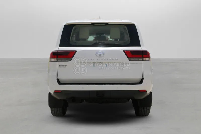 Toyota Land Cruiser 300 - SUV: photos 4 Toyota Land Cruiser 300 - SUV: photos 4