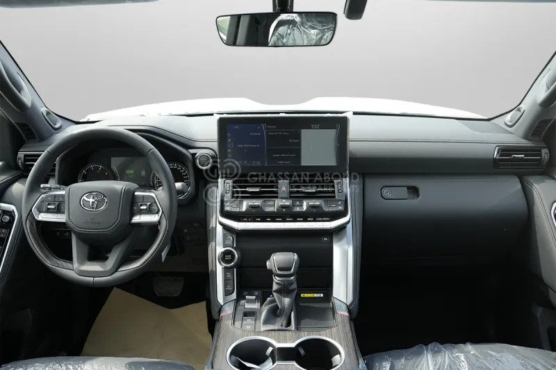 SUV Toyota Land Cruiser 300: photos 7 SUV Toyota Land Cruiser 300: photos 7