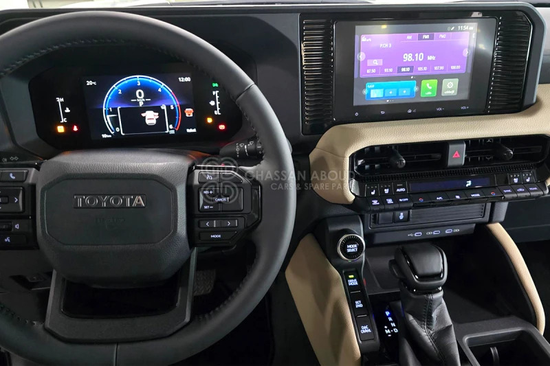 SUV Toyota Prado: photos 9