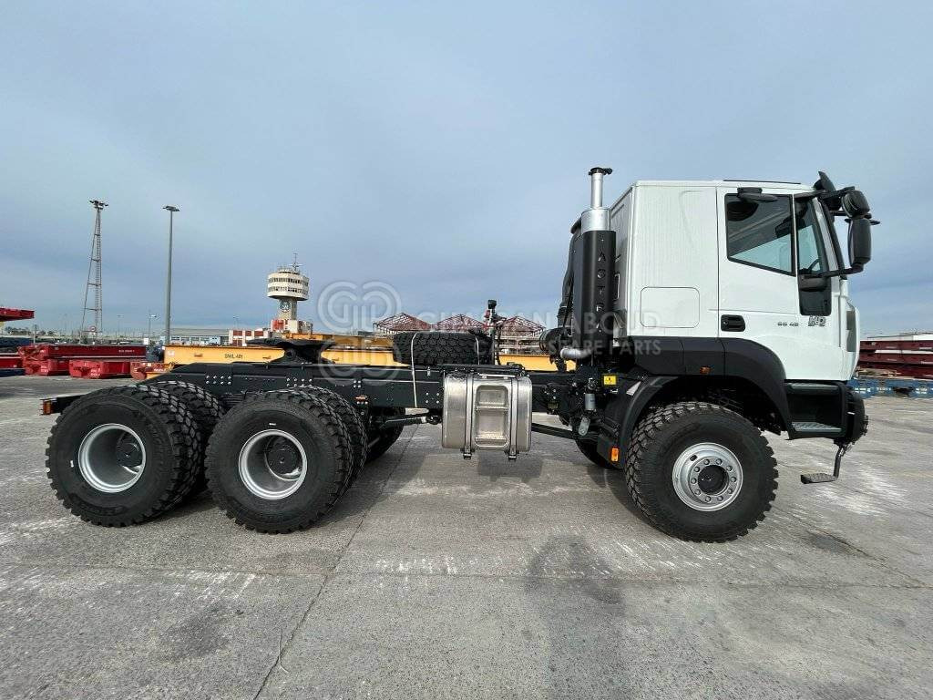 BARCELONA ASTRA HEAD 6×6 (HD9 66.48T) MY24 - Tracteur routier: photos 3 BARCELONA ASTRA HEAD 6×6 (HD9 66.48T) MY24 - Tracteur routier: photos 3