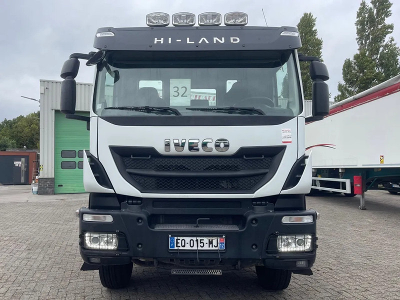 Iveco Trakker 410 PTO RETARDER, 8x4 , 442000 km! - Châssis cabine: photos 2 Iveco Trakker 410 PTO RETARDER, 8x4 , 442000 km! - Châssis cabine: photos 2