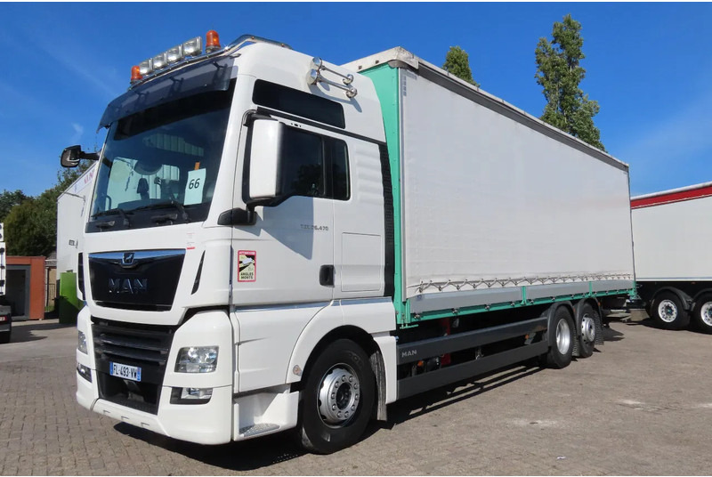 MAN TGX 26.470 ' AS NEW' condition, lift axel, moving axel, edscha, video back, etc, etc, etc - Camion à rideaux coulissants: photos 3 MAN TGX 26.470 ' AS NEW' condition, lift axel, moving axel, edscha, video back, etc, etc, etc - Camion à rideaux coulissants: photos 3