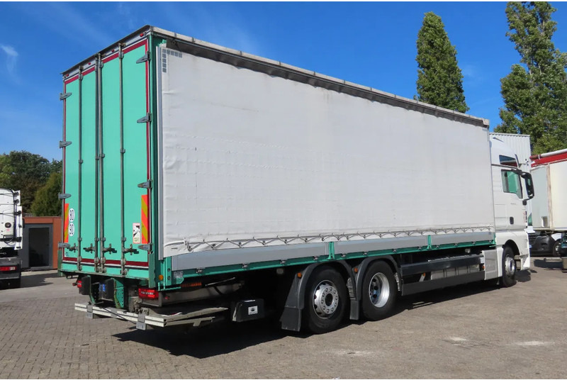 MAN TGX 26.470 ' AS NEW' condition, lift axel, moving axel, edscha, video back, etc, etc, etc - Camion à rideaux coulissants: photos 5 MAN TGX 26.470 ' AS NEW' condition, lift axel, moving axel, edscha, video back, etc, etc, etc - Camion à rideaux coulissants: photos 5
