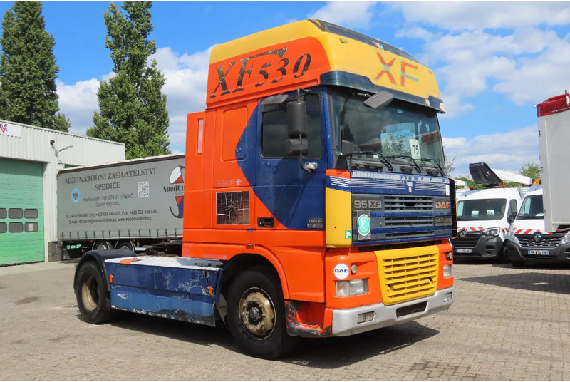DAF XF 530 type E4, Manual!!! - Tracteur routier: photos 2 DAF XF 530 type E4, Manual!!! - Tracteur routier: photos 2