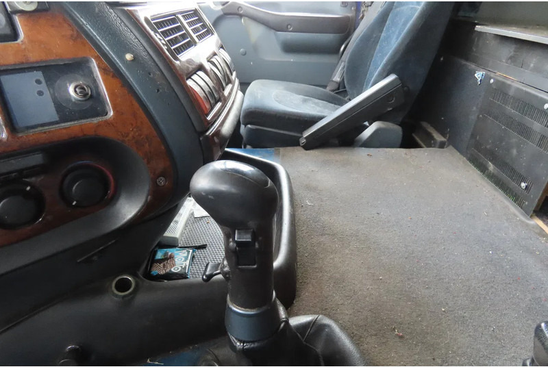 Tracteur routier DAF XF 530 type E4, Manual!!!: photos 17