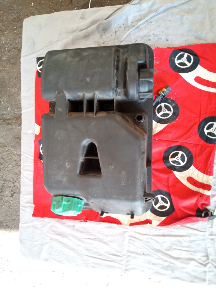 DAF XF106 - Vase d'expansion: photos 4 DAF XF106 - Vase d'expansion: photos 4