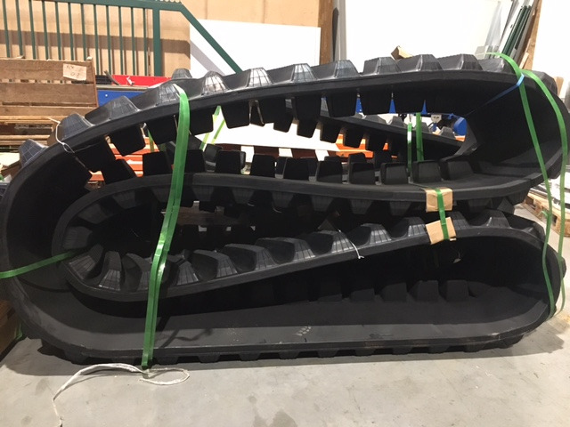 Rubber track for Challenger MT700 25 ", 30" and 36" - Chenille pour Machine agricole: photos 2 Rubber track for Challenger MT700 25 ", 30" and 36" - Chenille pour Machine agricole: photos 2