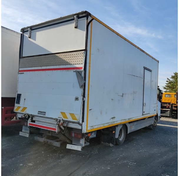 Mercedes-Benz 818 - Camion fourgon: photos 3 Mercedes-Benz 818 - Camion fourgon: photos 3